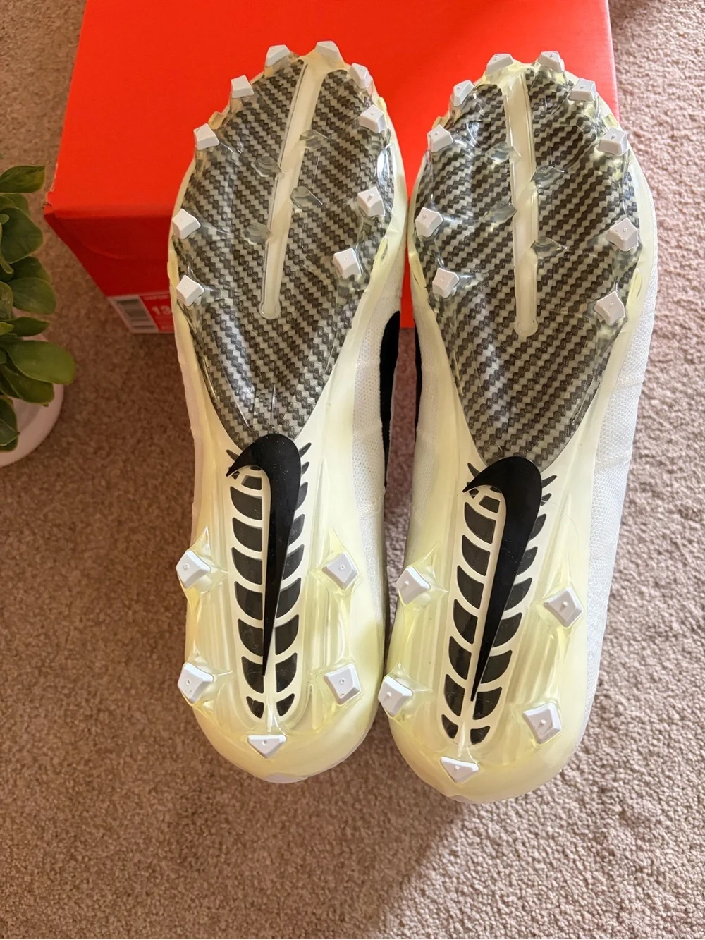 New! Nike Vapor Untouchable Elite size 13.5 cleats
